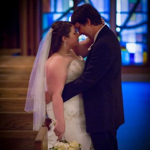 Meet your Posher, Alyssa - Picture 1 of 3